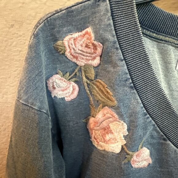 Billy T Vneck Sweatshirt Rose Embroidered Stretch Denim Sz Small - Picture 5 of 9